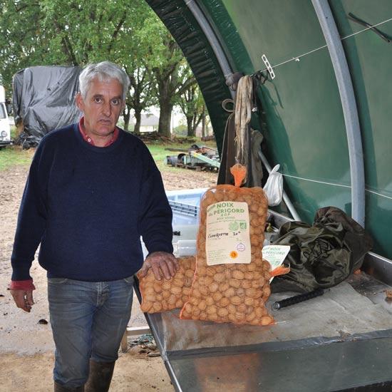 Jean-Louis Tronche producteur de noix