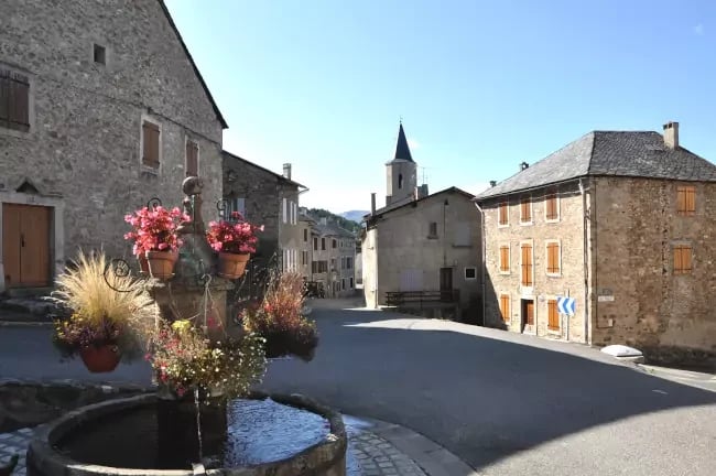 Place de la fontaine Quérigut