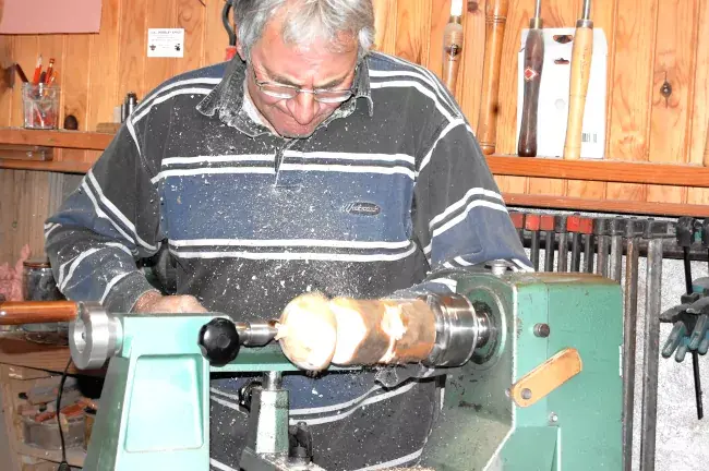 Bernard Termenière artisan tourneur sur bois à Aubeterre-sur-Dronne