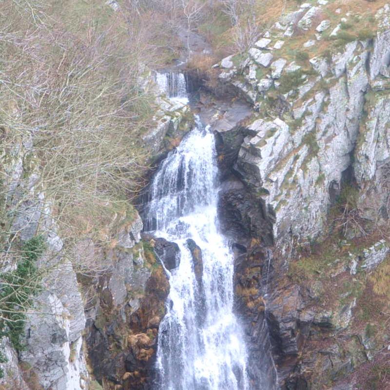 La cascade de Cubserviès sur la randonnée à Roquefère