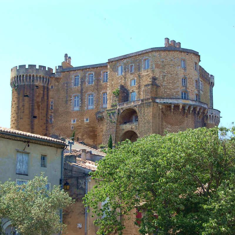 Le château de Suze-la-Rousse