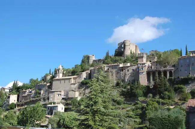 Château du village de Montbrun-les-Bains