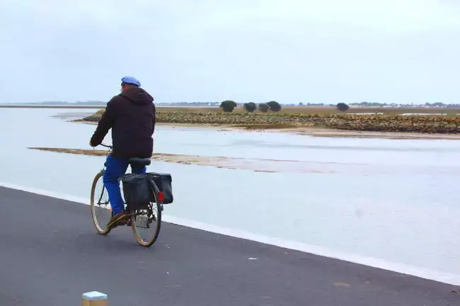 Cycliste sur l'île de Noirmoutier