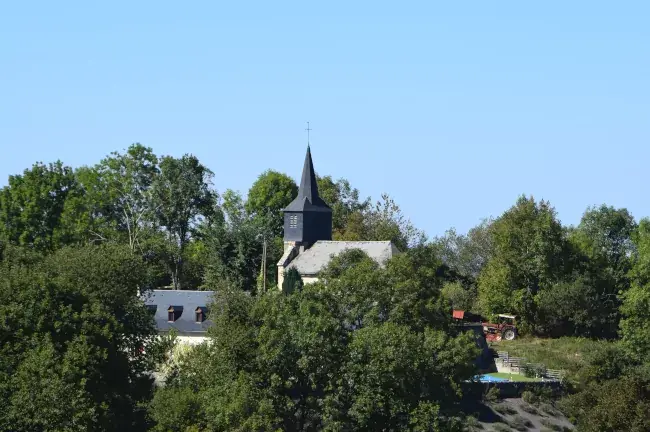 L'église Saint-Pierre-au-Lien à Escots