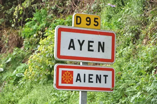 Entrée du village d'Ayen