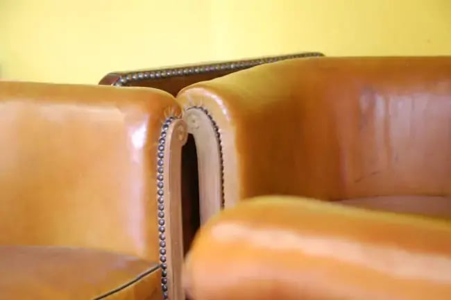 Fauteuils club après restauration