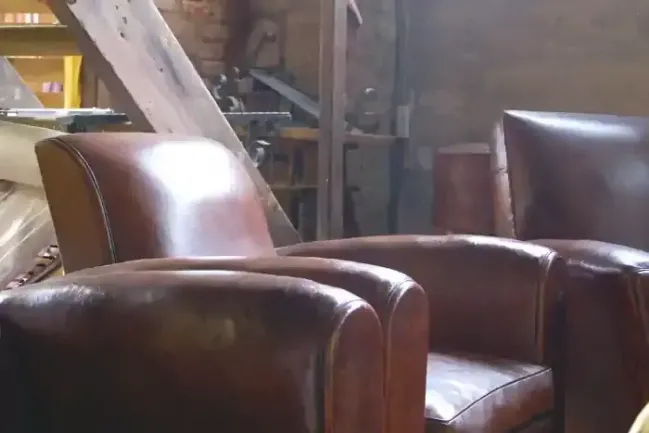 Fauteuil club restauré par l'Atelier du Cuir