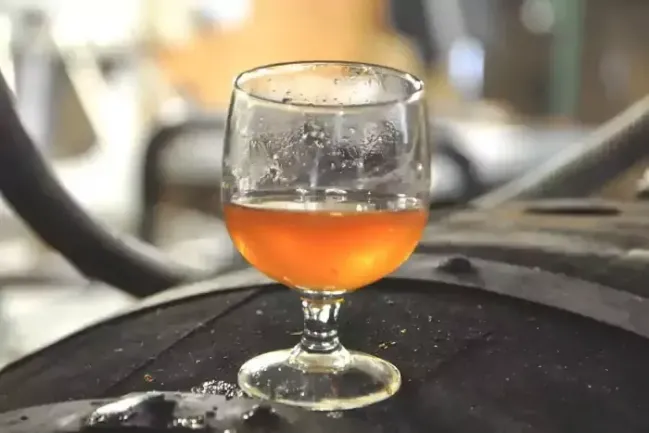 Jus de pomme fraîchement pressé