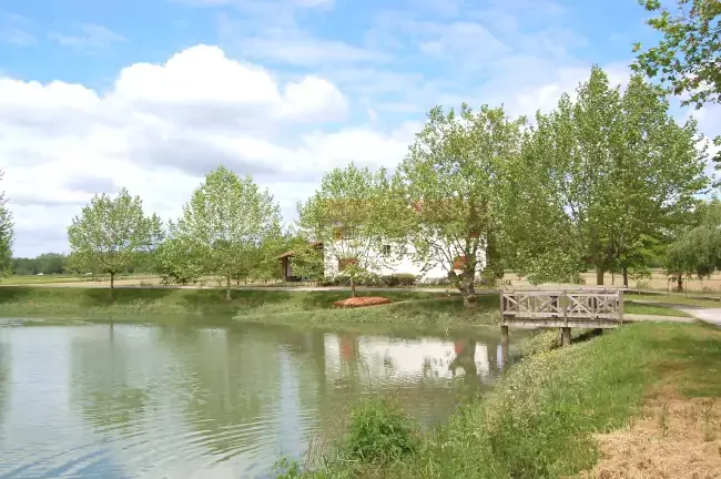 Maison basque sur les bords de l'Ardanavy sur la randonnée à Urt