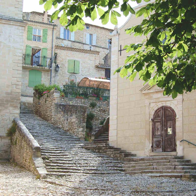 Le village de Mane dans les Alpes-de-Haute-Provence