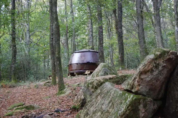 Une marmite à charbon sur la randonnée aux Cammazes