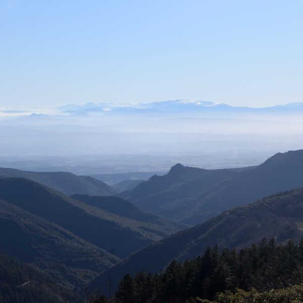 Panorama sur le roc de l'aigle, le Madres et les Pyrénées