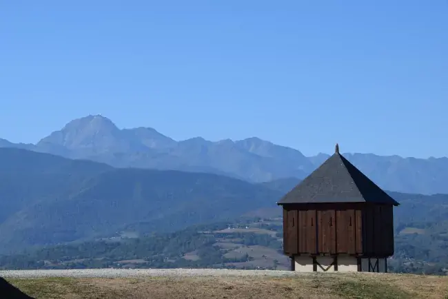 Paysage sur le pic du midi depuis le château de Mauvezin