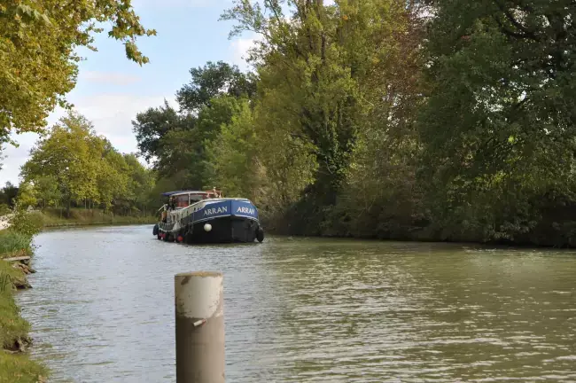 Péniche sur le canal du midi