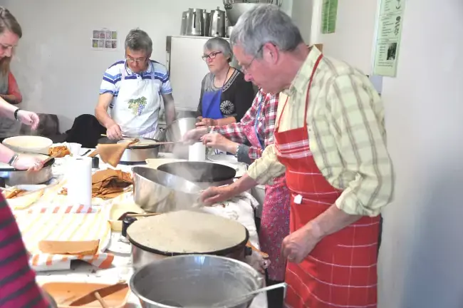 Stagiaires en formation creêpes