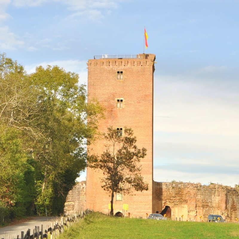 La tour du château de Montaner