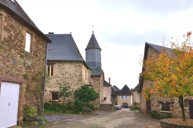 Village de Gauch sur la randonnée d'Allassac