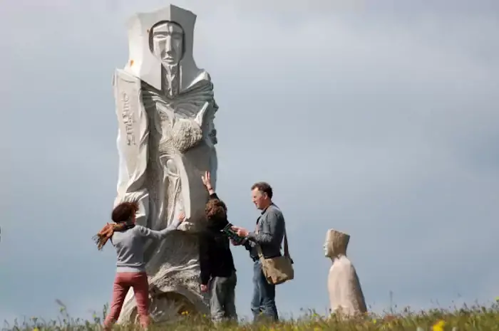 Visite de la vallée des Saints en Bretagne