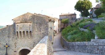 Visite village banon alpes haute provence 1200