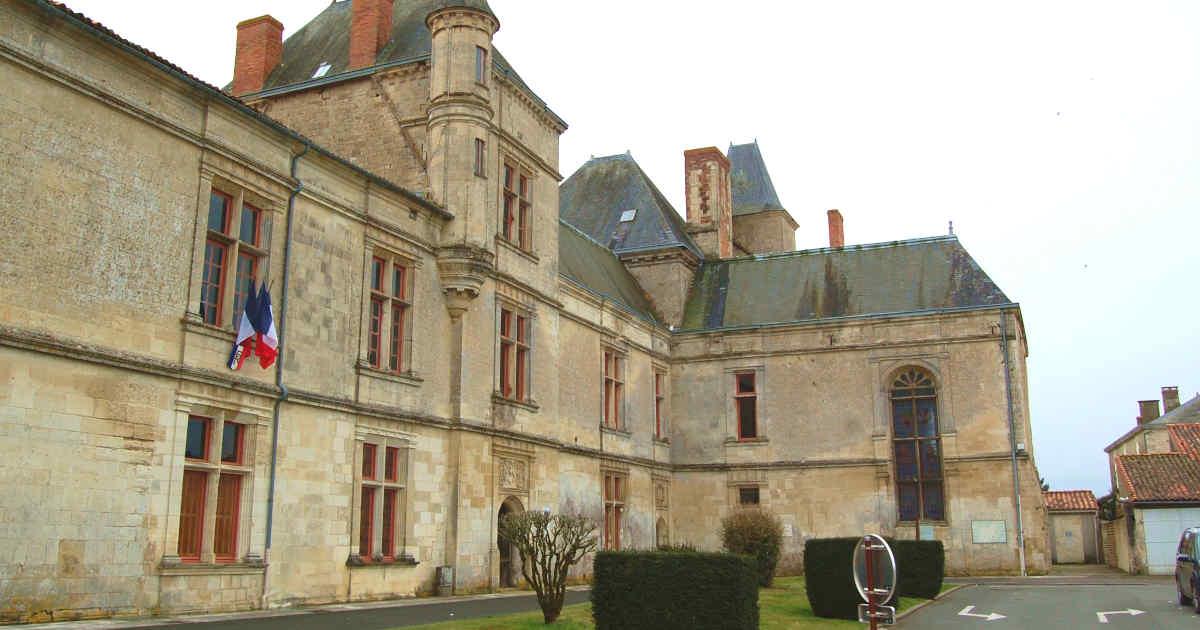 Visite du village de Coulonges-sur-Autize dans les Deux-Sèvres