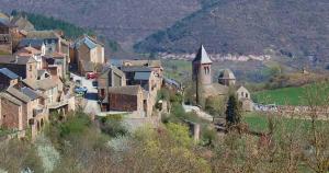 Visite du village de Montjaux dans l'Aveyron