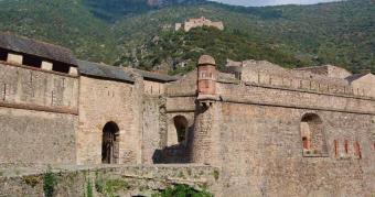 Visite village villefranche conflent pyrenees orientales 1200